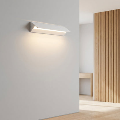 Lampada da Parete LED in Metallo Orientabile dal Design Minimalista | Dolcelina