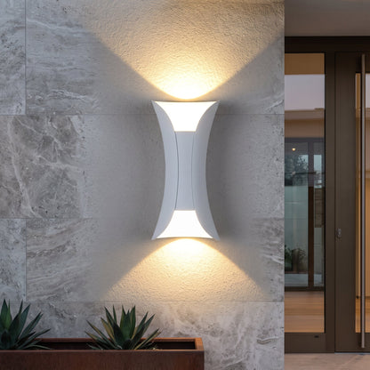 Lampada da Parete Curva LED per Esterni dal Design Moderno | Zorvetha