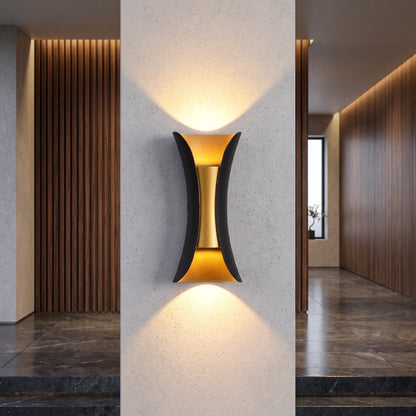 Lampada da Parete Curva LED per Esterni dal Design Moderno | Zorvetha