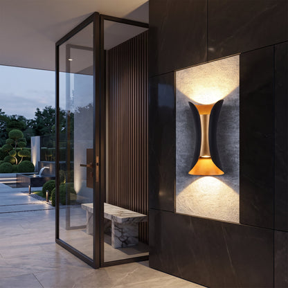 Lampada da Parete Curva LED per Esterni dal Design Moderno | Zorvetha